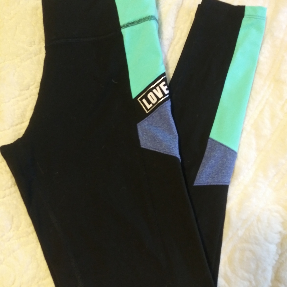 PINK VS YOGA PANTS